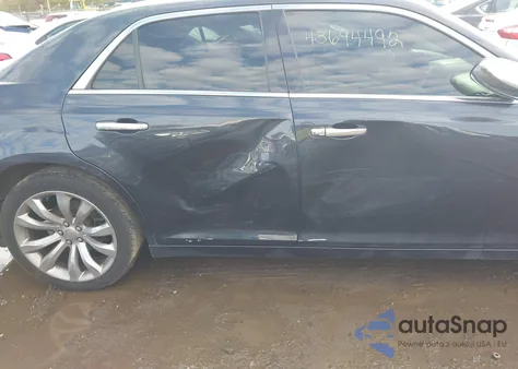 2018 Chrysler 300 Limited z USA, uszkodzony, nr VIN 2C3CCAEG6JH159588